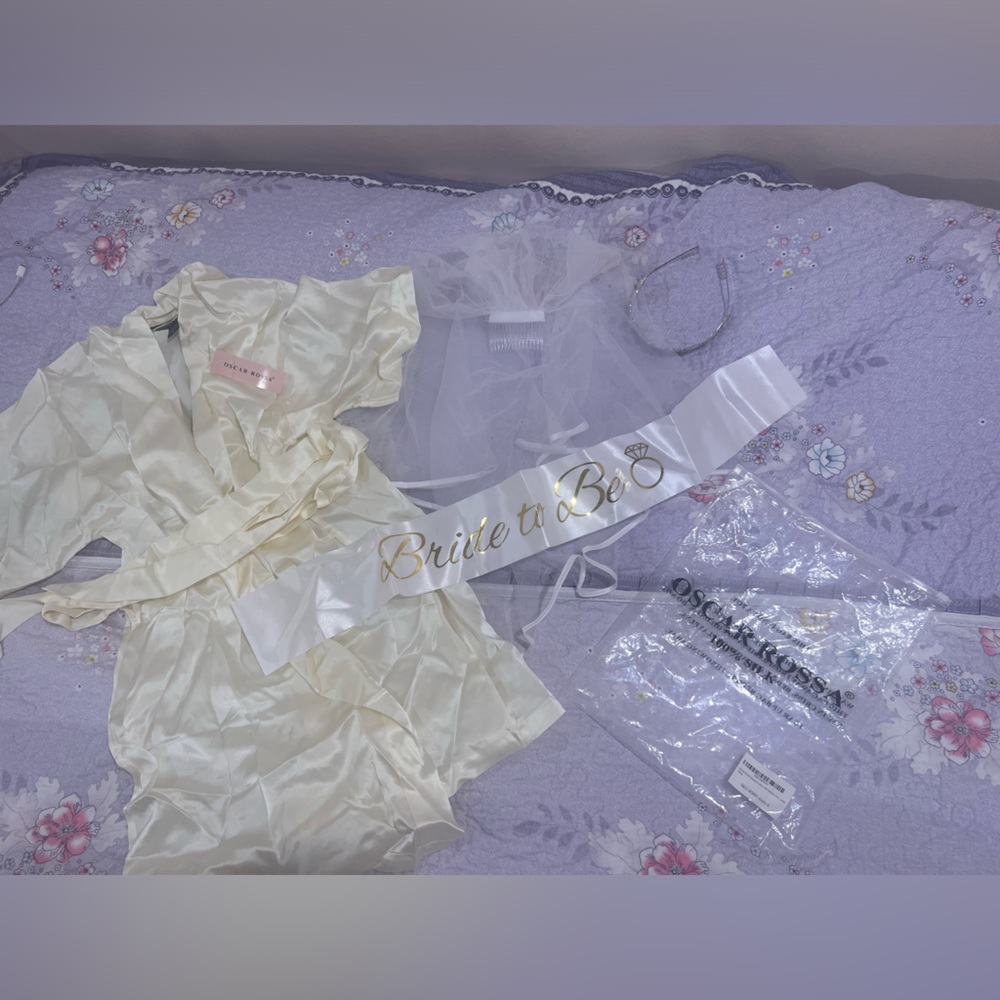 Cream Bridal Robe and Veil Set New
